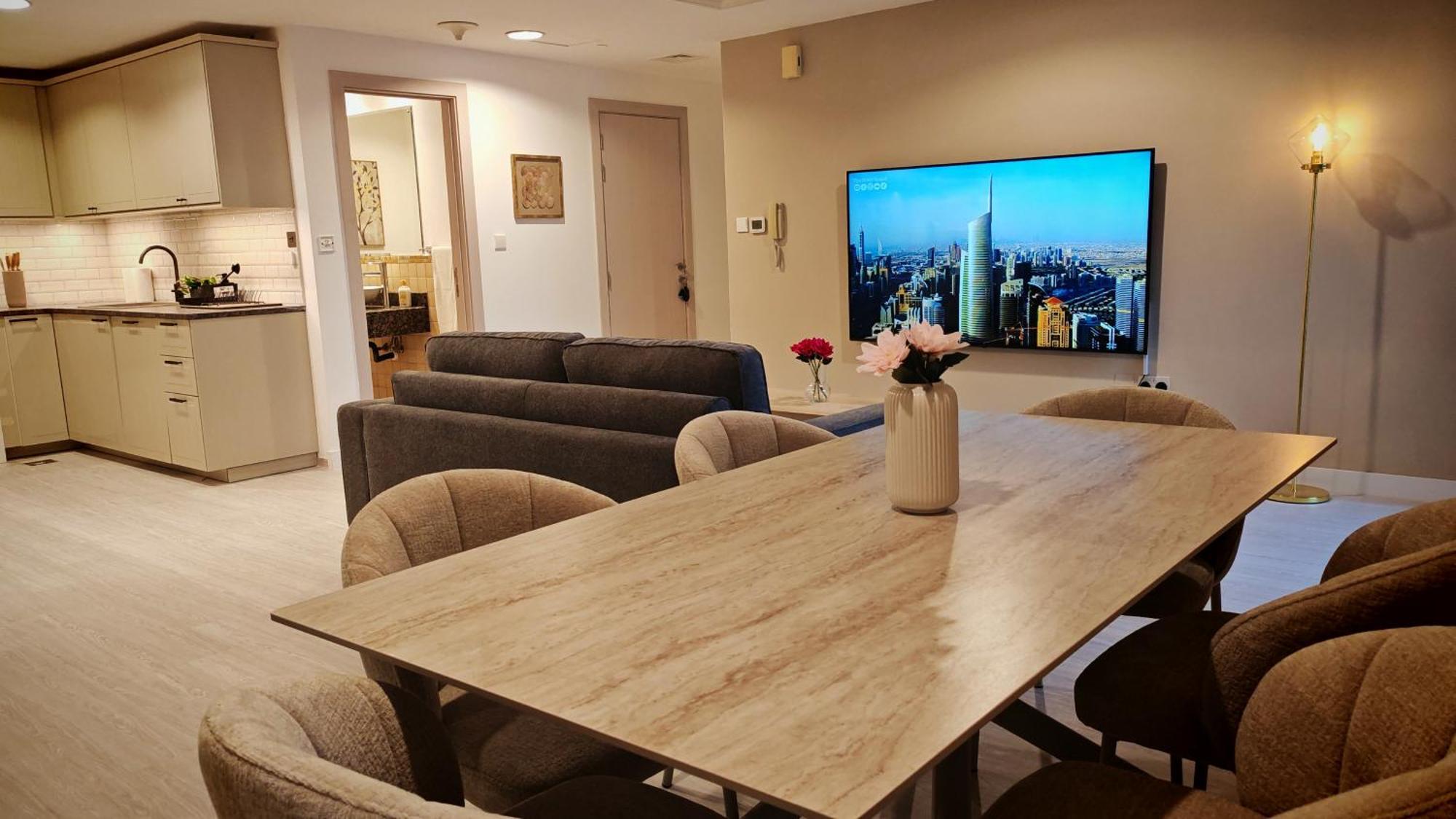 Apartment Modern, Spacious, Luxe 5Br Plus Maid Condo In Jbr, Near Jbr Beach, Marina View, By La Buena Vida Holiday Homes Dubai