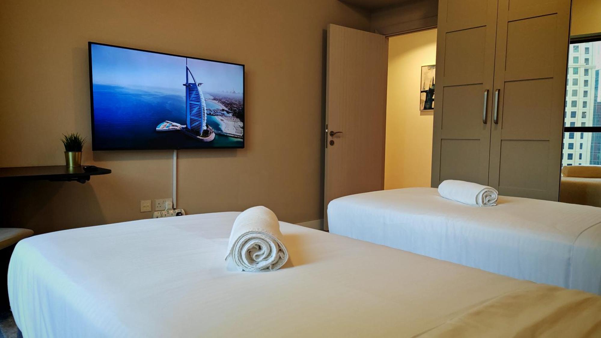 Apartment Modern, Spacious, Luxe 5Br Plus Maid Condo In Jbr, Near Jbr Beach, Marina View, By La Buena Vida Holiday Homes
