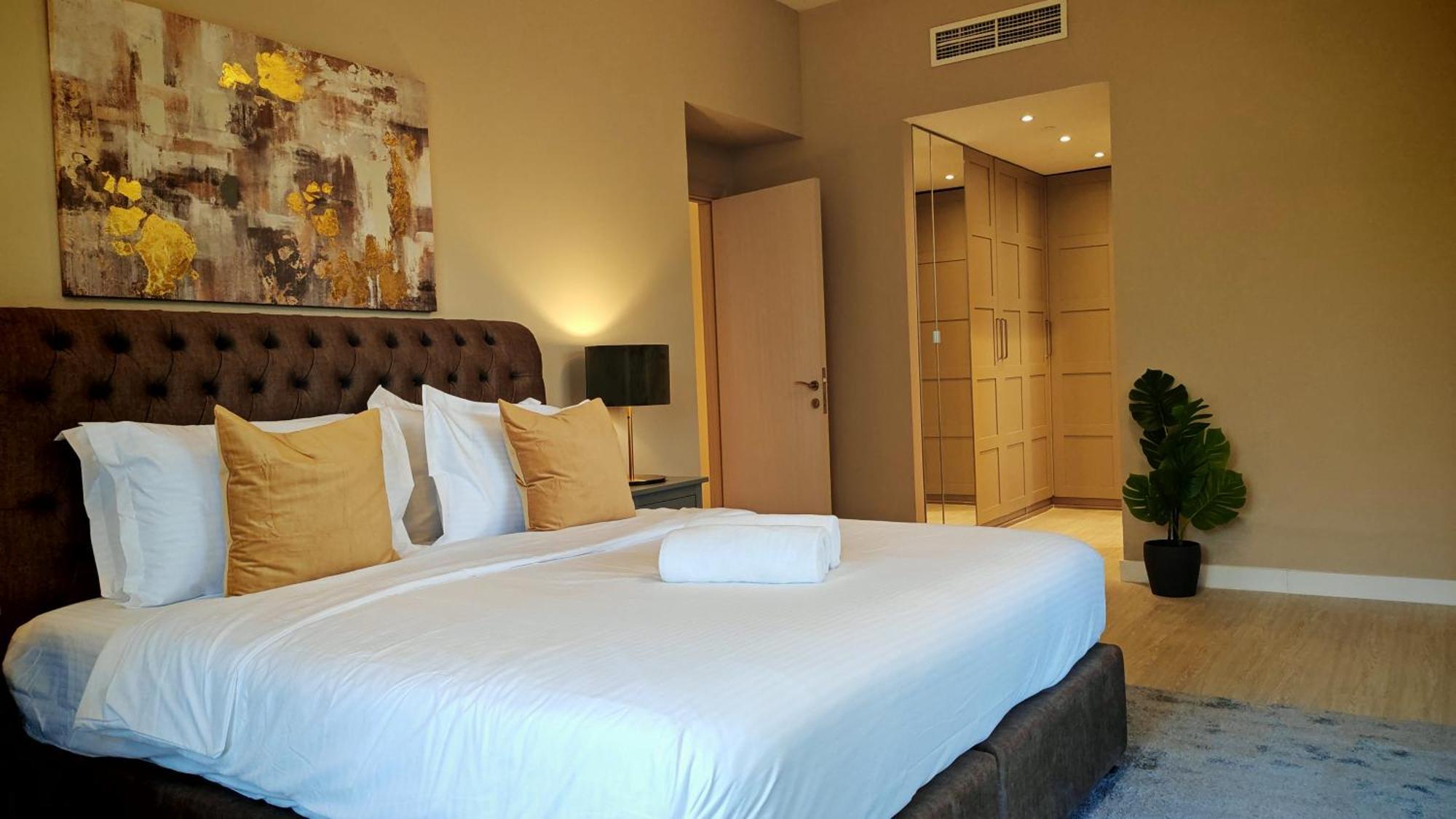 Modern, Spacious, Luxe 5Br Plus Maid Condo In Jbr, Near Jbr Beach, Marina View, By La Buena Vida Holiday Homes